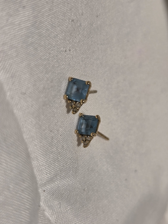 Jewelry - Blue Square Gem Gold Stud Earrings